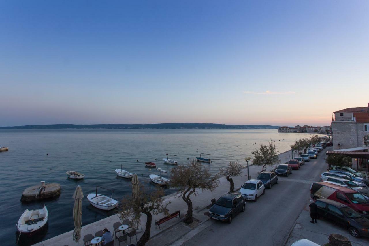 Seafront Apartment In Historical Cippico Castle Kaštela Eksteriør bilde