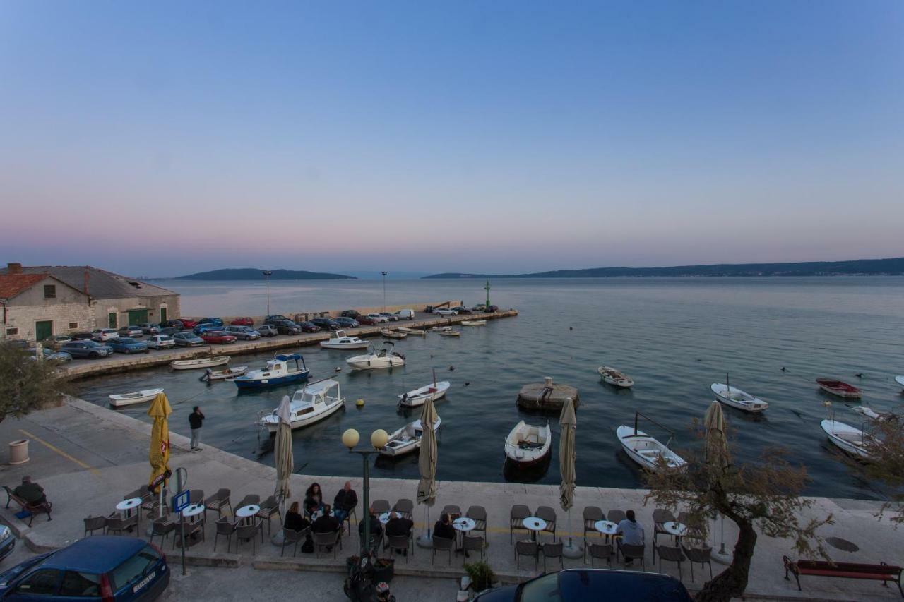 Seafront Apartment In Historical Cippico Castle Kaštela Eksteriør bilde