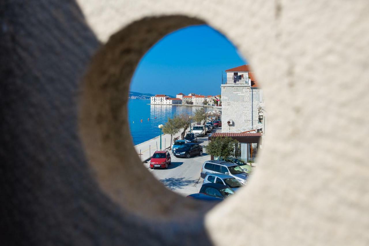 Seafront Apartment In Historical Cippico Castle Kaštela Eksteriør bilde