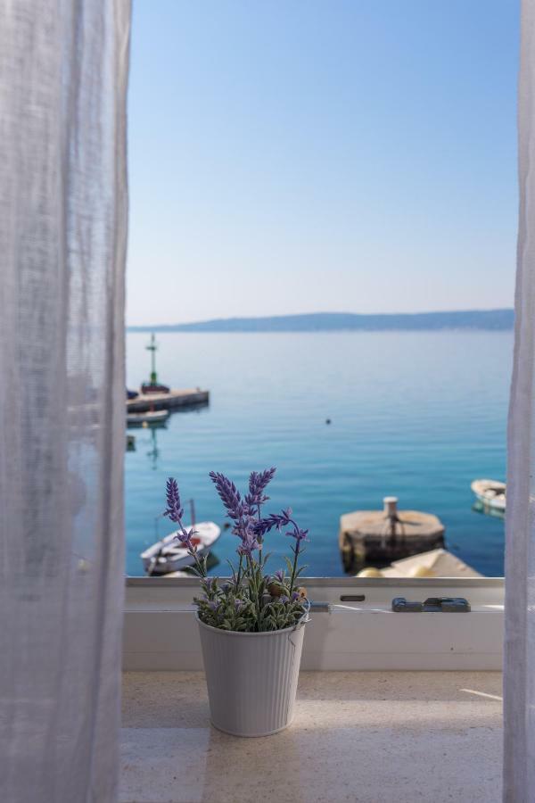 Seafront Apartment In Historical Cippico Castle Kaštela Eksteriør bilde