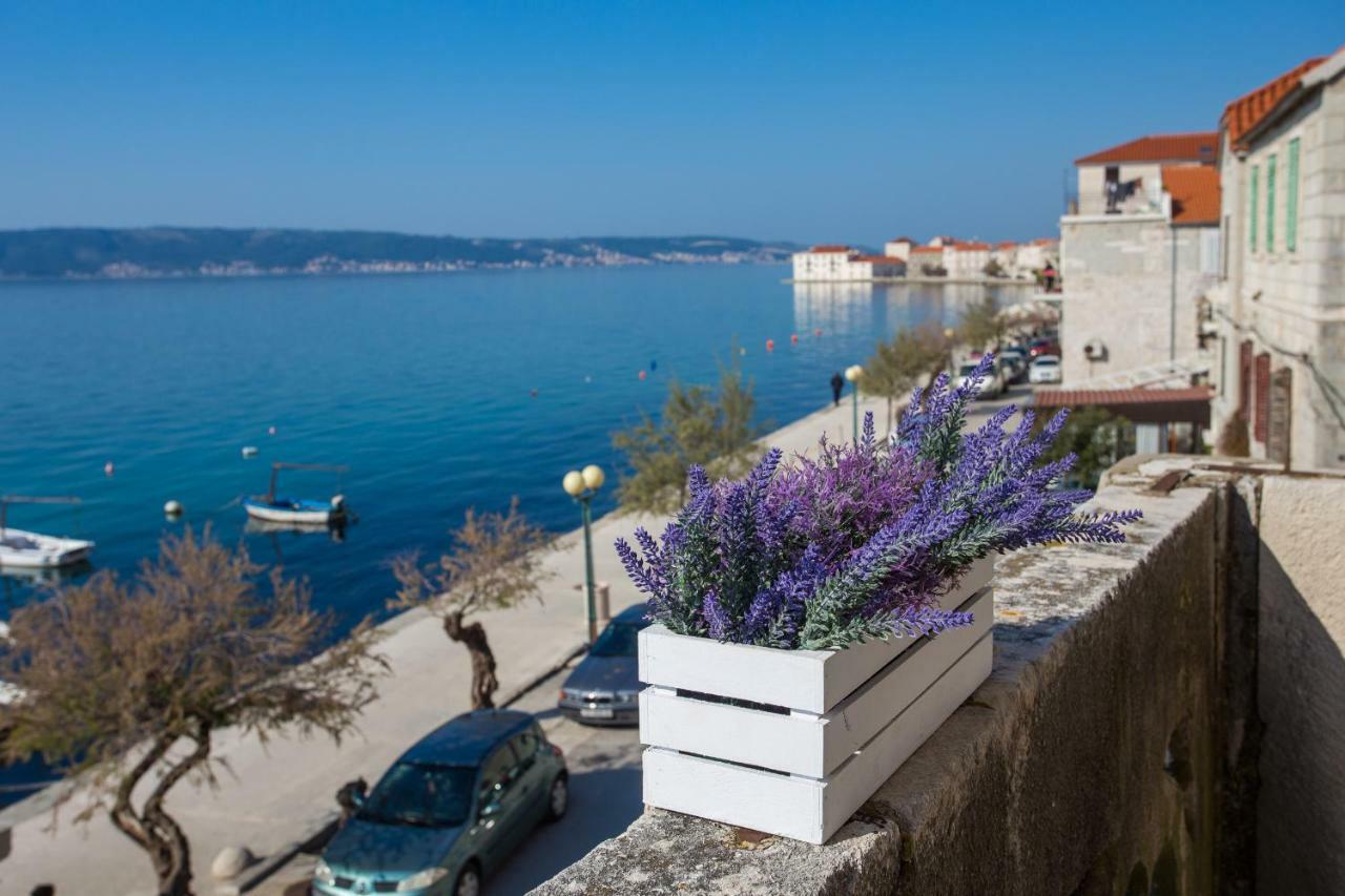 Seafront Apartment In Historical Cippico Castle Kaštela Eksteriør bilde