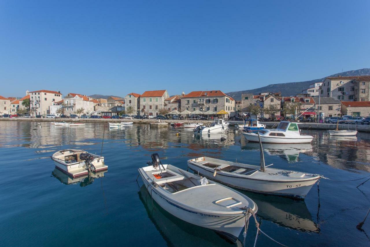 Seafront Apartment In Historical Cippico Castle Kaštela Eksteriør bilde